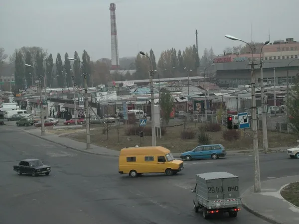 Привіт із минулого: луцька «варшавка» 2000-го (фото) 