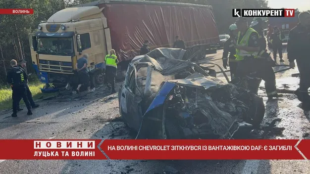 Біля Маневичів легковик зіткнувся з вантажівкою – двоє людей загинули на місці (фото, відео)