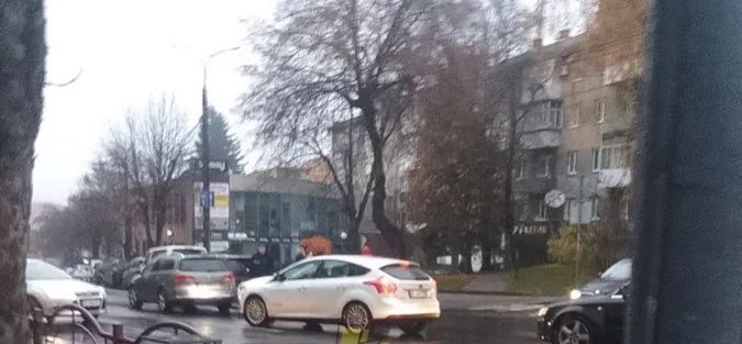 У Луцьку вулицю Винниченка паралізувало через аварію