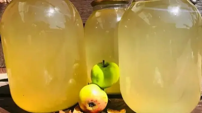 Домашній ароматний «Живчик» із яблук: рецепт
