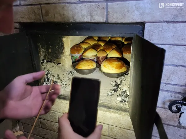 Як у Жидичинському монастирі печуть паски: секрети приготування від ігумена Никодима (фото)