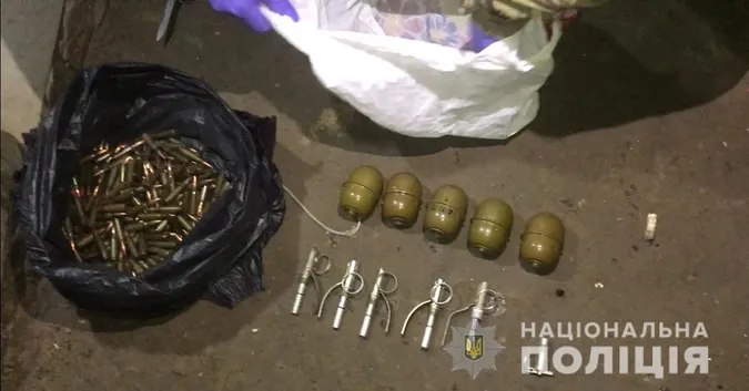 У Луцьку в підвалі будинку знайшли п'ять гранат і патрони  (фото)