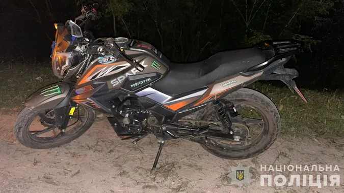 На Ратнівщині п’яний 17-річний мотоцикліст збив двох школярок