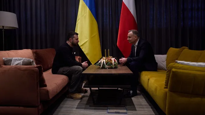 Зеленський дорогою додому відвідав Польщу та зустрівся з Дудою