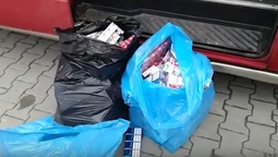 На Волині прикордонники знайшли 1,5 тисячі пачок контрабандних сигарет (відео)