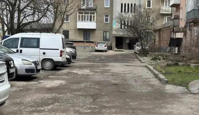Немає паркомісць і дитячого майданчика: у Луцьку хочуть відремонтувати двір на вулиці В’ячеслава Хурсенка