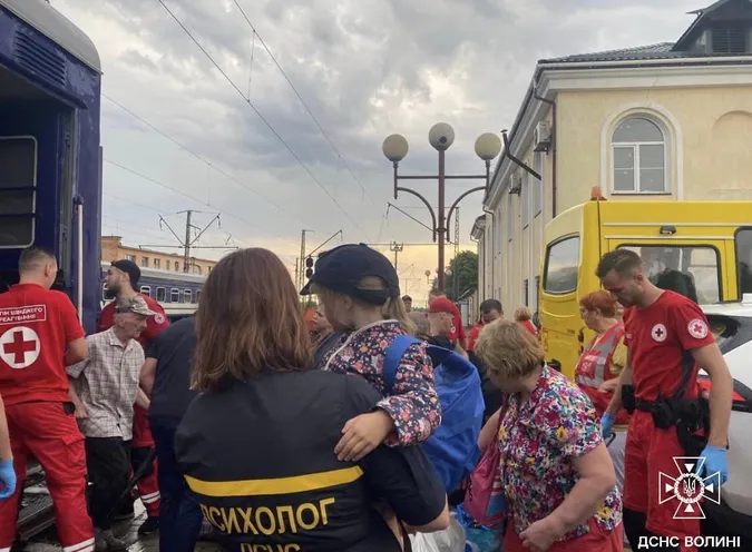 На Волині зустріли евакуаційний потяг з Донеччини (фото)