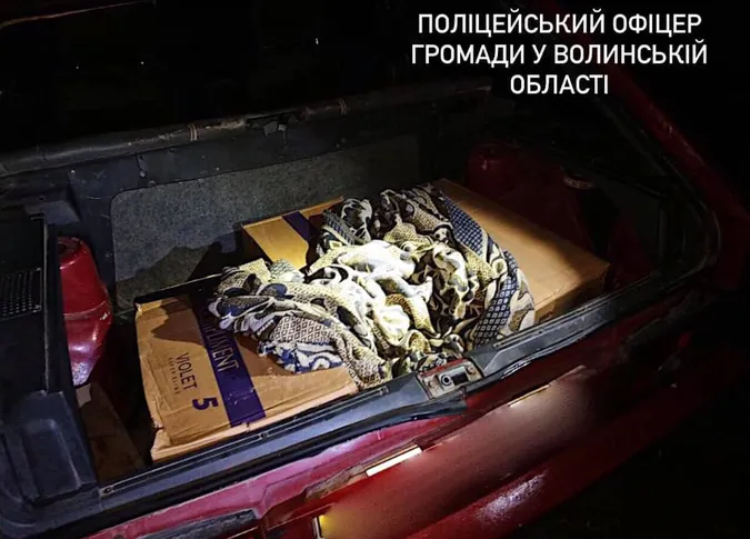 В машині волинянина знайшли три ящики сигарет з «липовими» марками