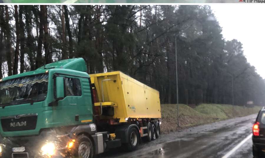 У Ківерцях – ДТП за участі вантажівки і легковика (фото)