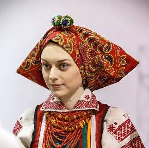 Серпанок, рантух, завитє: чим у давнину на Волині покривали голови жінки