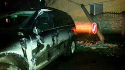 "П'яна" аварія в Луцьку: Mercedes влетів у Volkswagen і зніс стовп (фото) 