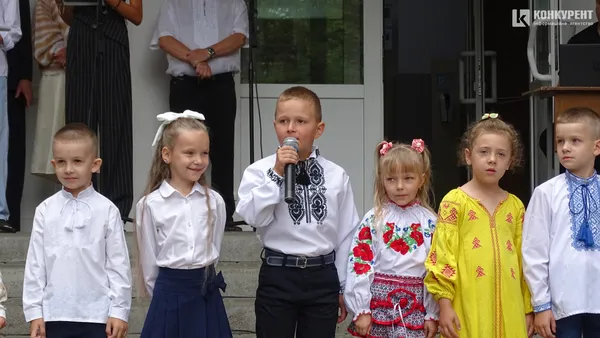 Як відзначили 1 вересня у луцькому ліцеї №15 (фото)