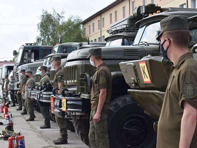 У Луцьку продемонстрували готовність військової техніки (фото)