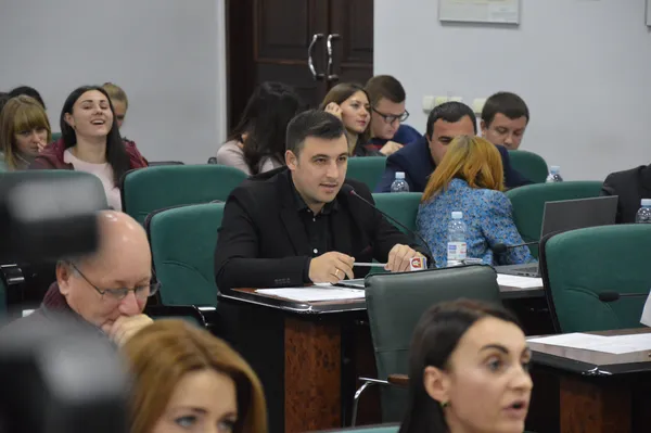 «Це називається дерибан!!! Ми не будемо таких речей підтримувати!» - заявив Павло Данильчук