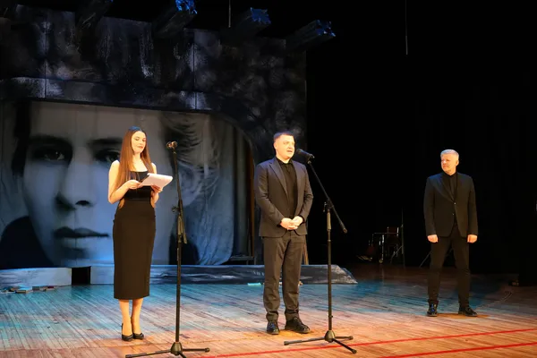 Тарас Шкітер привітав працівників Волинського драмтеатру з професійним святом (фото)