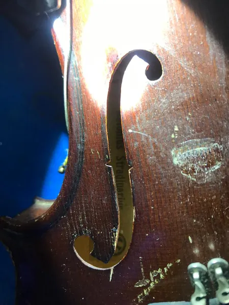 З України хотіли вивезти 333-річну скрипку Stradivarius (фото)