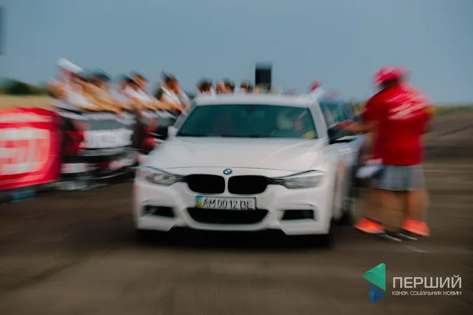 Драйв та адреналін: під Луцьком змагалися спортивні авто (фото)