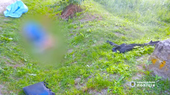 На Прикарпатті молодик жорстоко побив чоловіка й залишив його помирати у канаві (фото)