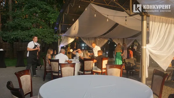 Дискотека, жарти та подарунки: у Луцьку відсвяткували Makis Fest*