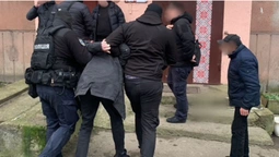 У Луцьку затримали трьох молодиків, які «барижили» наркотиками (фото)
