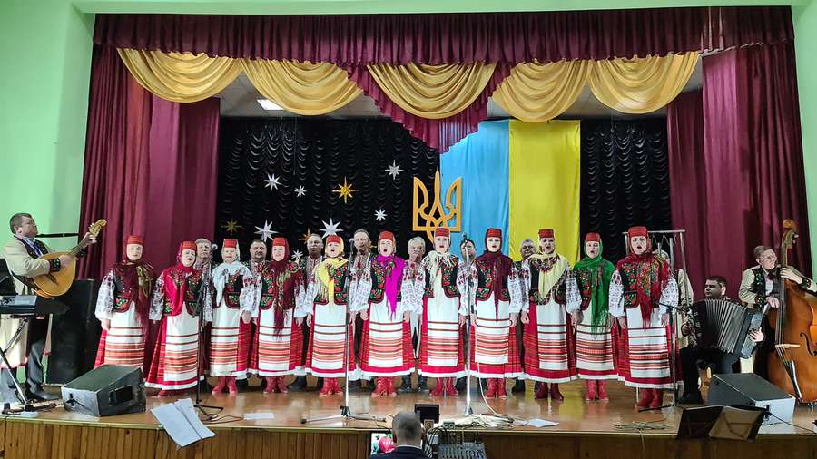 Під час різдвяних концертів у Підгайцівській громаді зібрали понад 100 000 гривень для ЗСУ (фото)