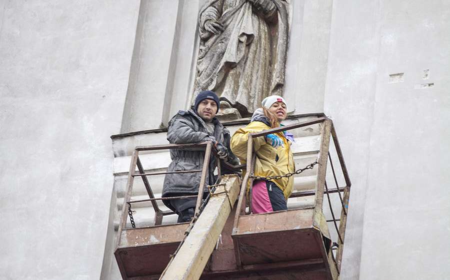 Луцький костел готують до реставрації: взяли проби з фасаду (фото)