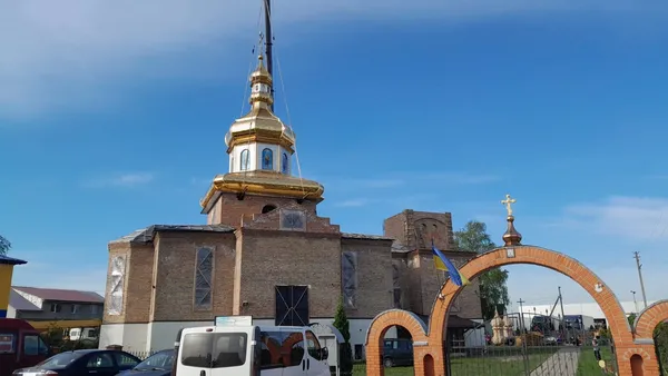 У Підгайцях з третьої спроби встановили купол на храм (фото, відео)