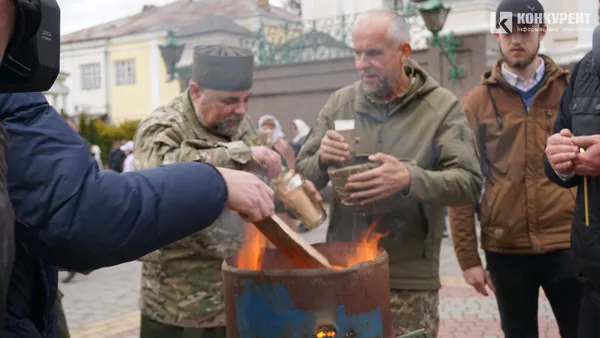 Волонтери привезли у Луцьк вогонь єдності (фото)