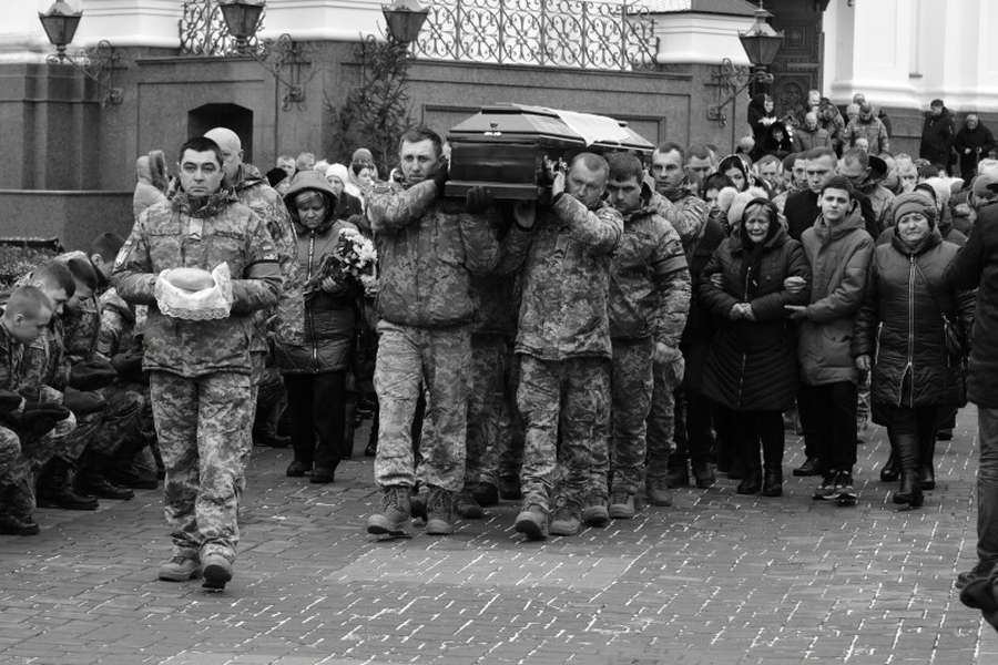 У Луцьку в останню путь провели двох військовослужбовців (фото, відео)