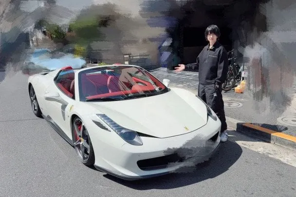 Збирав гроші десять років: чоловік купив оміряну Ferrari, а вона згоріла за годину