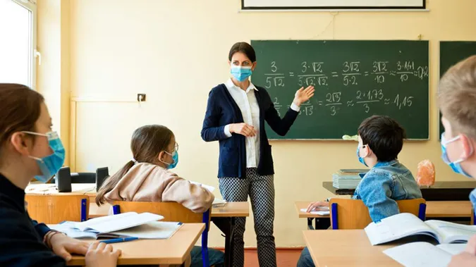 Щеплення проти COVID у школах: хто перевірятиме і відповідатиме