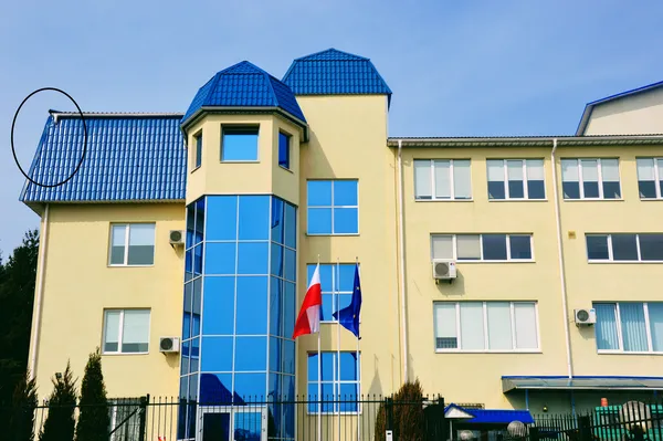 Чорним відмічено ділянку, в яку влучив снаряд. Постріл, очевидно, робили з вулиці Глушець