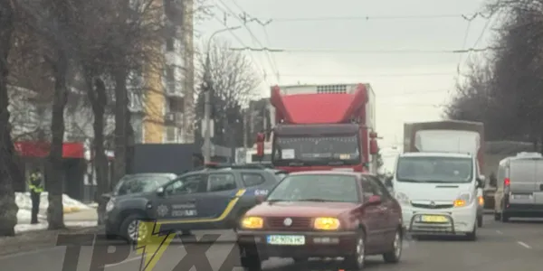 У Луцьку – аварія: затор скував цілий район міста (оновлено, фото, відео)