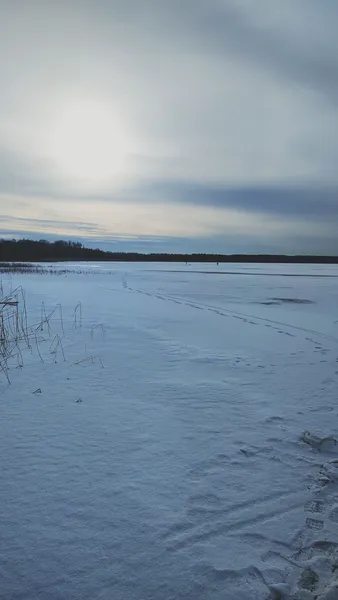 На Волині озеро перетворилось на крижану пустелю (фото)