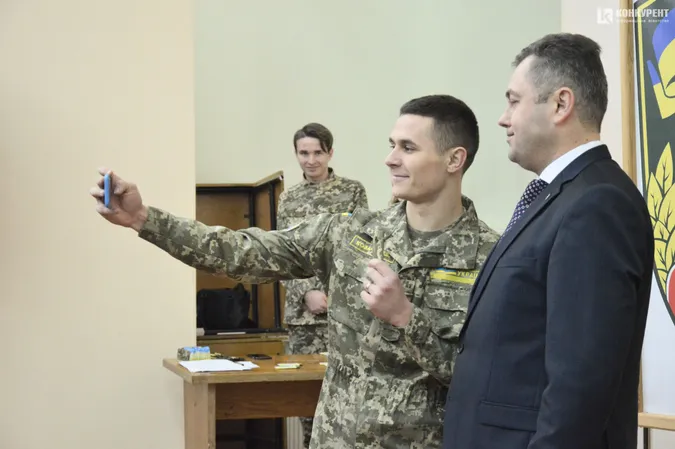 У луцькому «політесі» студентам вручили погони (фото)
