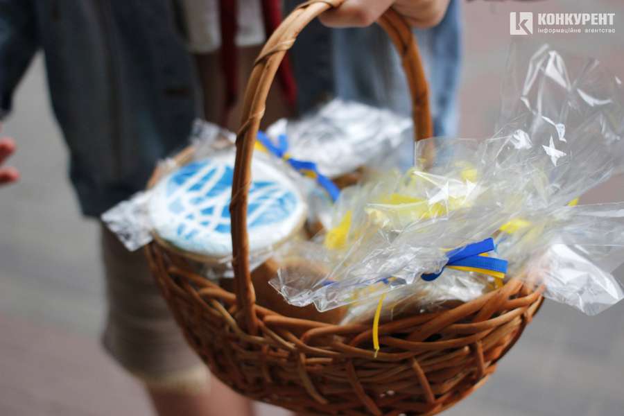 Гроші, печиво та тролінг русні у TikTok: як луцькі діти допомагають ЗСУ (фото)