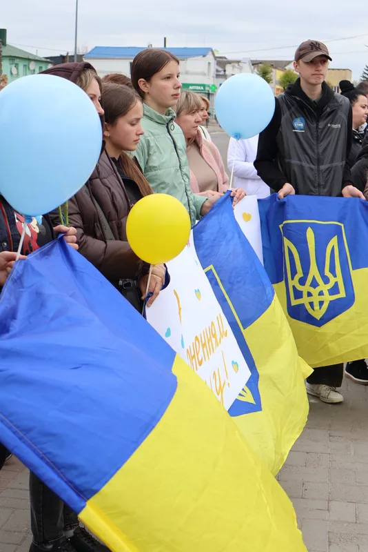 На Волині громада зустріла звільненого з полону Захисника Андрія Жолоба (фото)