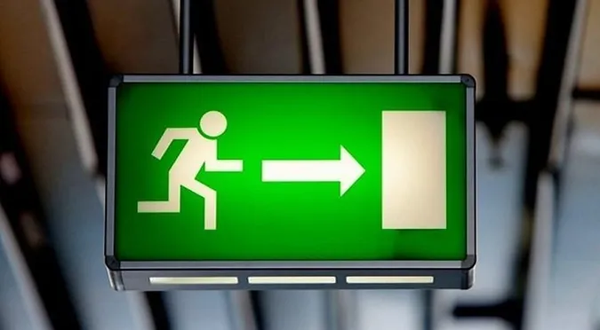 В українських школах з'являться  двері для евакуації