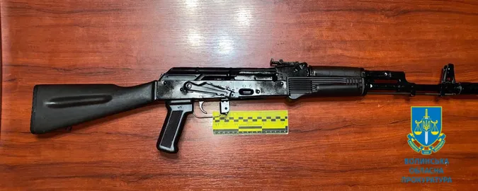 Волинянин придбав три АК-74 в жителя Херсонщини (фото)