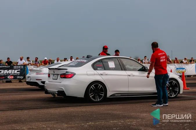 Драйв та адреналін: під Луцьком змагалися спортивні авто (фото)