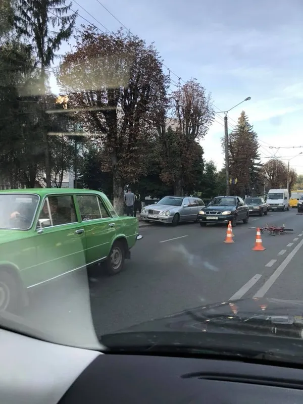 У Луцьку біля «Авангарду» збили велосипедиста (фото) 