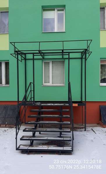 Білборди, кіоски та сходи: де в Луцьку демонтують тимчасові споруди (фото)