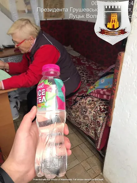 У Луцьку жінка торгувала сурогатом на роботі (фото)