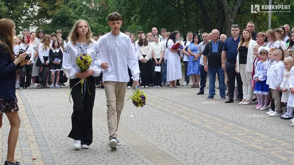 Як відзначили 1 вересня у луцькому ліцеї №15 (фото)