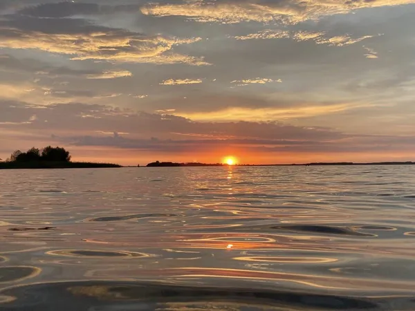 Краса неймовірна: показали чарівний захід сонця на Світязі (фото)
