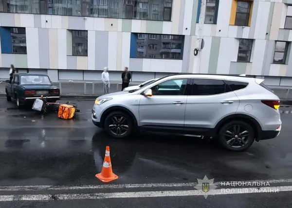 У Луцьку біля «Променя» Hyundai збив чоловіка на електровелосипеді (фото)