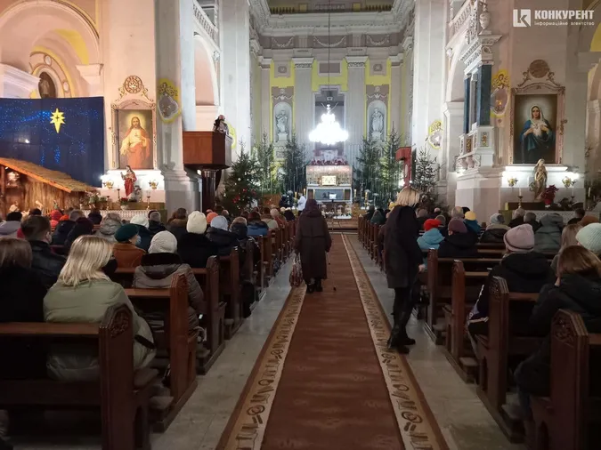 У луцькому костелі розпочалась різдвяна меса (фото, відео)