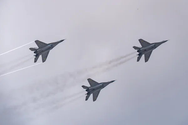 Трійка винищувачів з Луцька політала над Хрещатиком (фото)