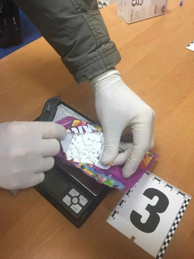На «Ягодині» знайшли наркотики в упаковках з-під M&Ms та Skittles