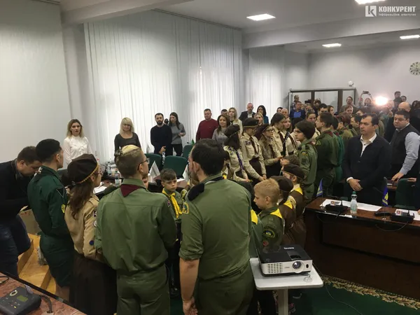 У Луцьку міську раду принесли Вифлеємський вогонь миру (фото)